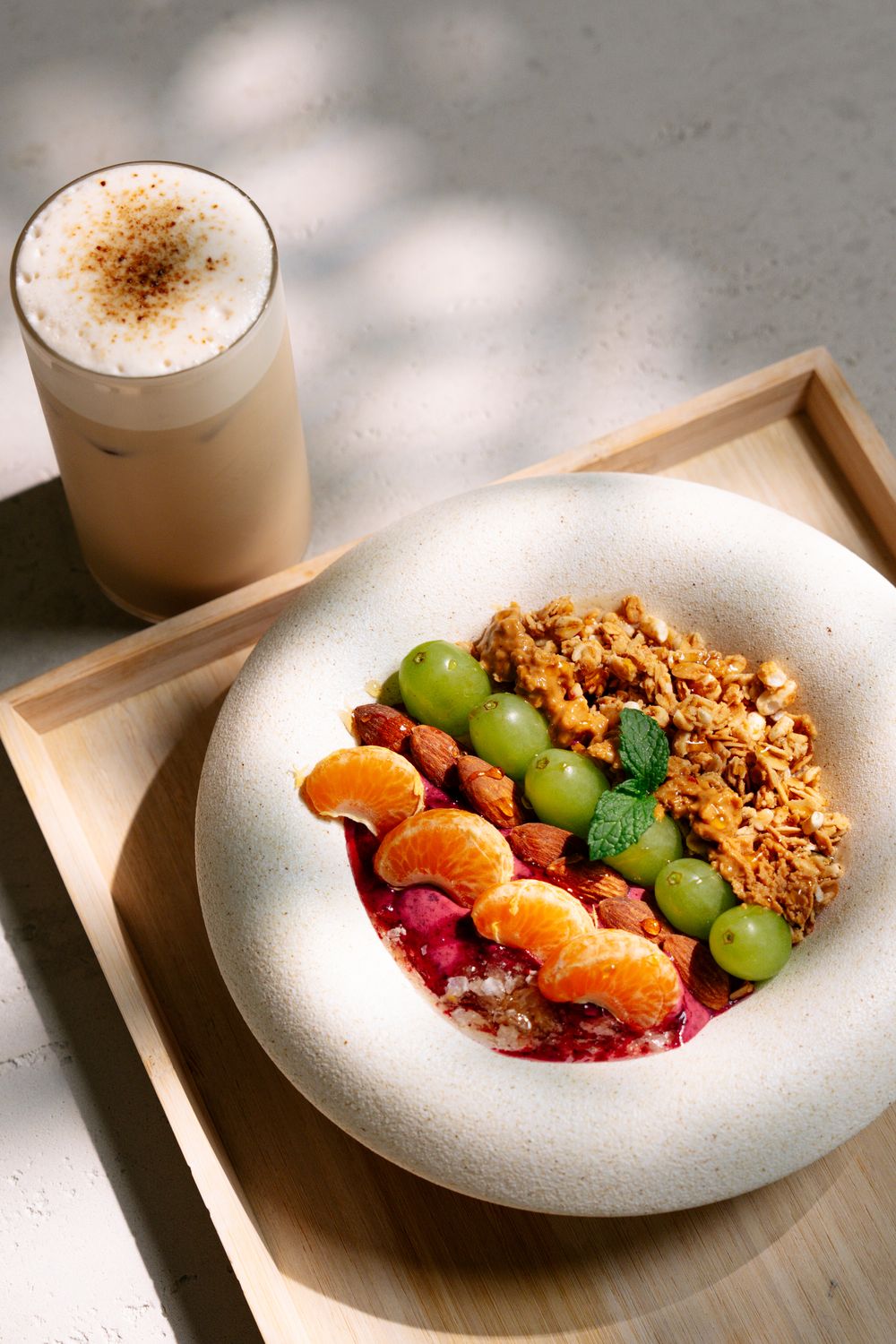 青埔店輕食：蜂巢希臘優格碗與飲品